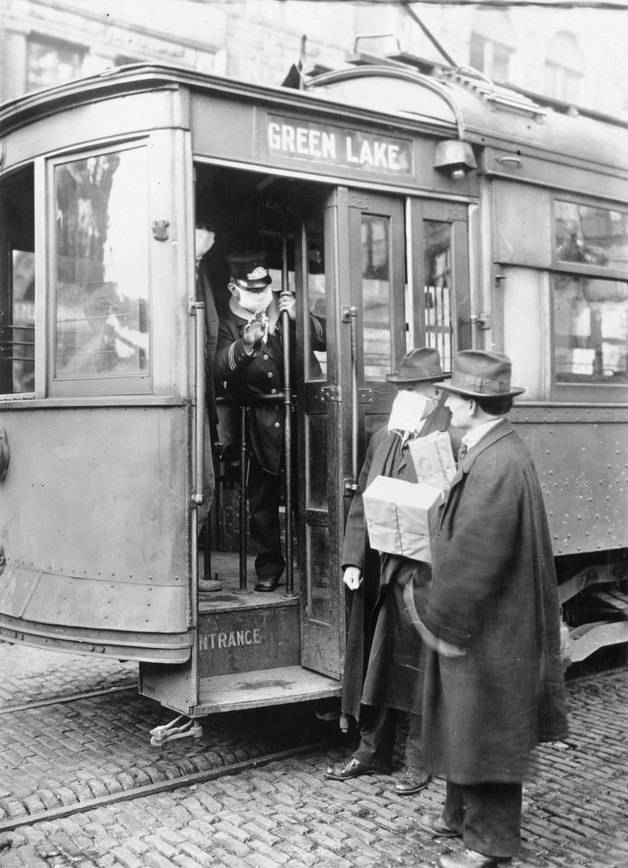 Spanish flu Seattle 1918: The tram operator does not pick up passengers without masks (Wikipedia)